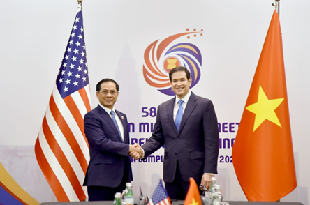 Vietnamese Deputy PM, FM meets with U.S., E.C., U.K. officials in Malaysia